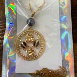 Hamilton Gold Necklace Round Shaped with Leaf